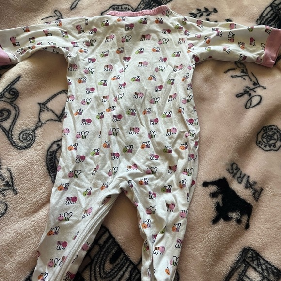 Gerber’s white baby onsie - Picture 3 of 3